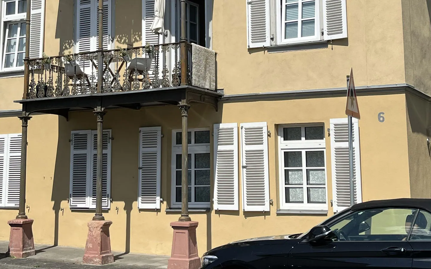 E-CHECK E-Mobilität - Altbau mit Fahrzeug · Elektro-Stock