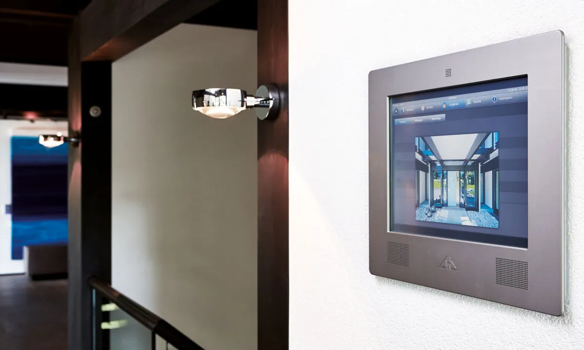 Qualität - Türsprechstation mit Smart-Home Panel · Elektro-Stock